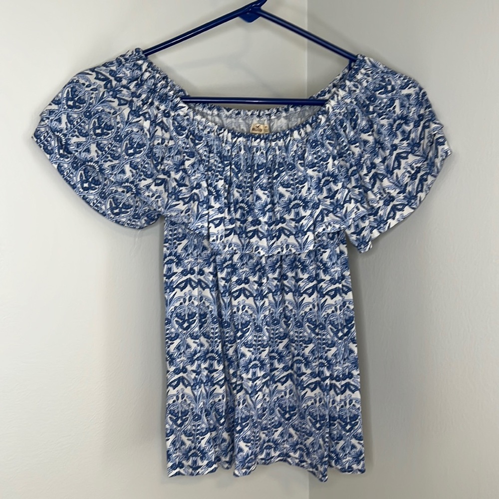 Women’s xs blue and white Hollister top